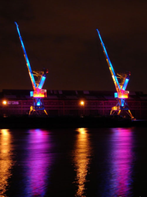 vista dello skyline del porto con le due gru danzanti