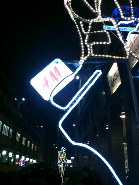 particolare installazione H&M